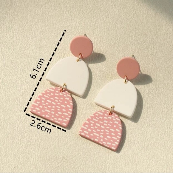 Cute, pink & white drop earrings - Picture 4 of 5